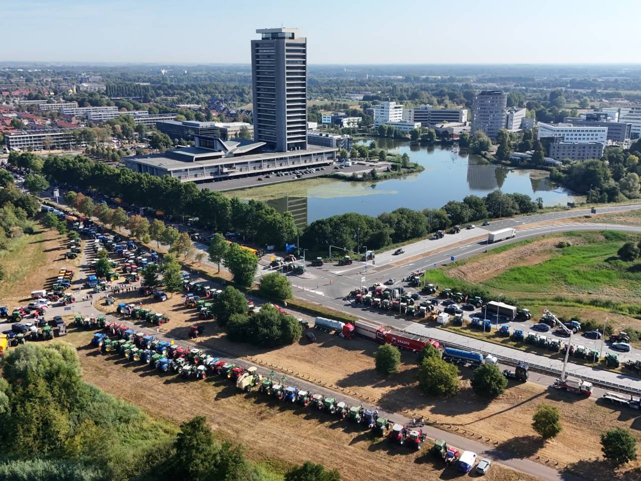 https://api.omroepbrabant.nl/img/f/$width$/$height$/0.50/0.50/cmV2aXNpb25zLzQ5NTE5MTEtMS5qcGc_c2U9MjA0NS0wMS0wMVQxMCUzQTQwJTNBMDBaJnNpZz1xJTJCdUZzV0p5UjVFdzhQayUyRno4SGE5dm9CZ0d0JTJGYzR4TFJuTGZYdFdzU0dZJTNEJnNwPXImc3ByPWh0dHBzJnNyPWImc3Q9MjAyNS0wMS0wMVQxMCUzQTQwJTNBMDBaJnN2PTIwMjYtMDItMDY=