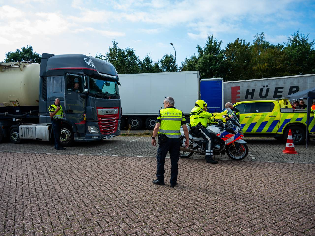 https://api.omroepbrabant.nl/img/f/$width$/$height$/0.50/0.50/cmV2aXNpb25zLzQ5NTMzMjktMS5qcGc_c2U9MjA0NS0wMS0wMVQxMCUzQTQwJTNBMDBaJnNpZz16YVdvcjN3TFk1JTJGZllhYktPbDl3V1UxJTJGeUt3cUNicHVob2ZBdWdpZENkcyUzRCZzcD1yJnNwcj1odHRwcyZzcj1iJnN0PTIwMjUtMDEtMDFUMTAlM0E0MCUzQTAwWiZzdj0yMDI2LTAyLTA2