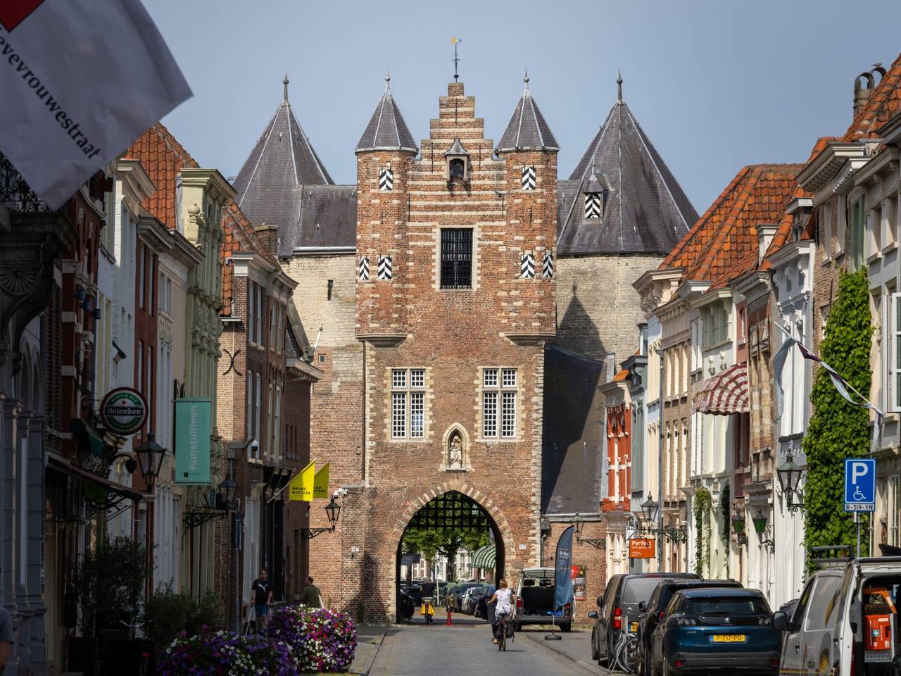 https://api.omroepbrabant.nl/img/f/$width$/$height$/0.50/0.50/cmV2aXNpb25zLzQ5NjI4MTAtMS5qcGc_c2U9MjA0NS0wMS0wMVQxMCUzQTQwJTNBMDBaJnNpZz1XaVglMkZhbGVYYm93MUdyQVVPb01sZVF6JTJGTmZhY2tMOVZwbVhUaGZObHI5cyUzRCZzcD1yJnNwcj1odHRwcyZzcj1iJnN0PTIwMjUtMDEtMDFUMTAlM0E0MCUzQTAwWiZzdj0yMDI2LTA2LTA2