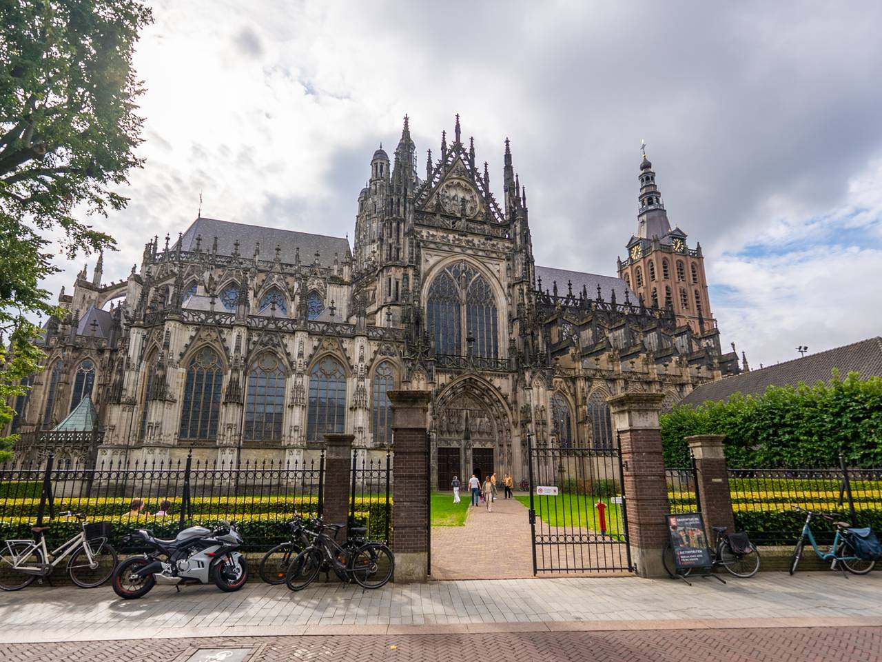 https://api.omroepbrabant.nl/img/f/$width$/$height$/0.50/0.50/cmV2aXNpb25zLzQ5ODA5NjgtMS5qcGc_c2U9MjA0NS0wMS0wMVQxMCUzQTQwJTNBMDBaJnNpZz1zQzVTbUtKcFFKV2ZxcDg2U2EybVlaMmNpaXQ1YXAxSHF2MTBFeXZHWlY0JTNEJnNwPXImc3ByPWh0dHBzJnNyPWImc3Q9MjAyNS0wMS0wMVQxMCUzQTQwJTNBMDBaJnN2PTIwMjYtMDYtMDY=