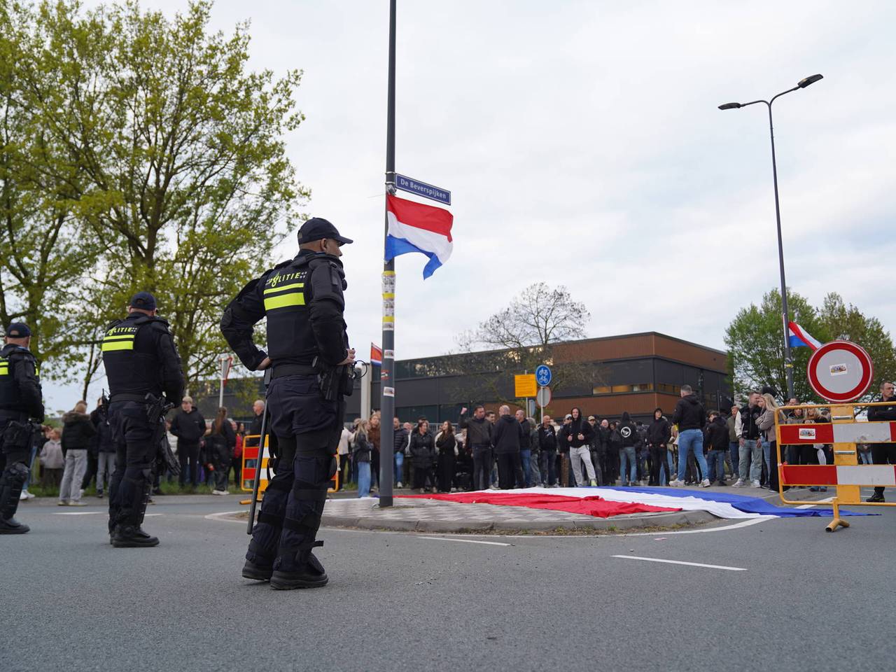 https://api.omroepbrabant.nl/img/f/$width$/$height$/0.50/0.56/cmV2aXNpb25zLzQ4ODQzMjAtMS5qcGc_c2U9MjA0NS0wMS0wMVQxMCUzQTQwJTNBMDBaJnNpZz1yRFpQUUY4cXpEbWRkSndWaWZsc3pLdkJKN2swQTBEWEVialU3dlFqR0Y0JTNEJnNwPXImc3ByPWh0dHBzJnNyPWImc3Q9MjAyNS0wMS0wMVQxMCUzQTQwJTNBMDBaJnN2PTIwMjYtMDItMDY=