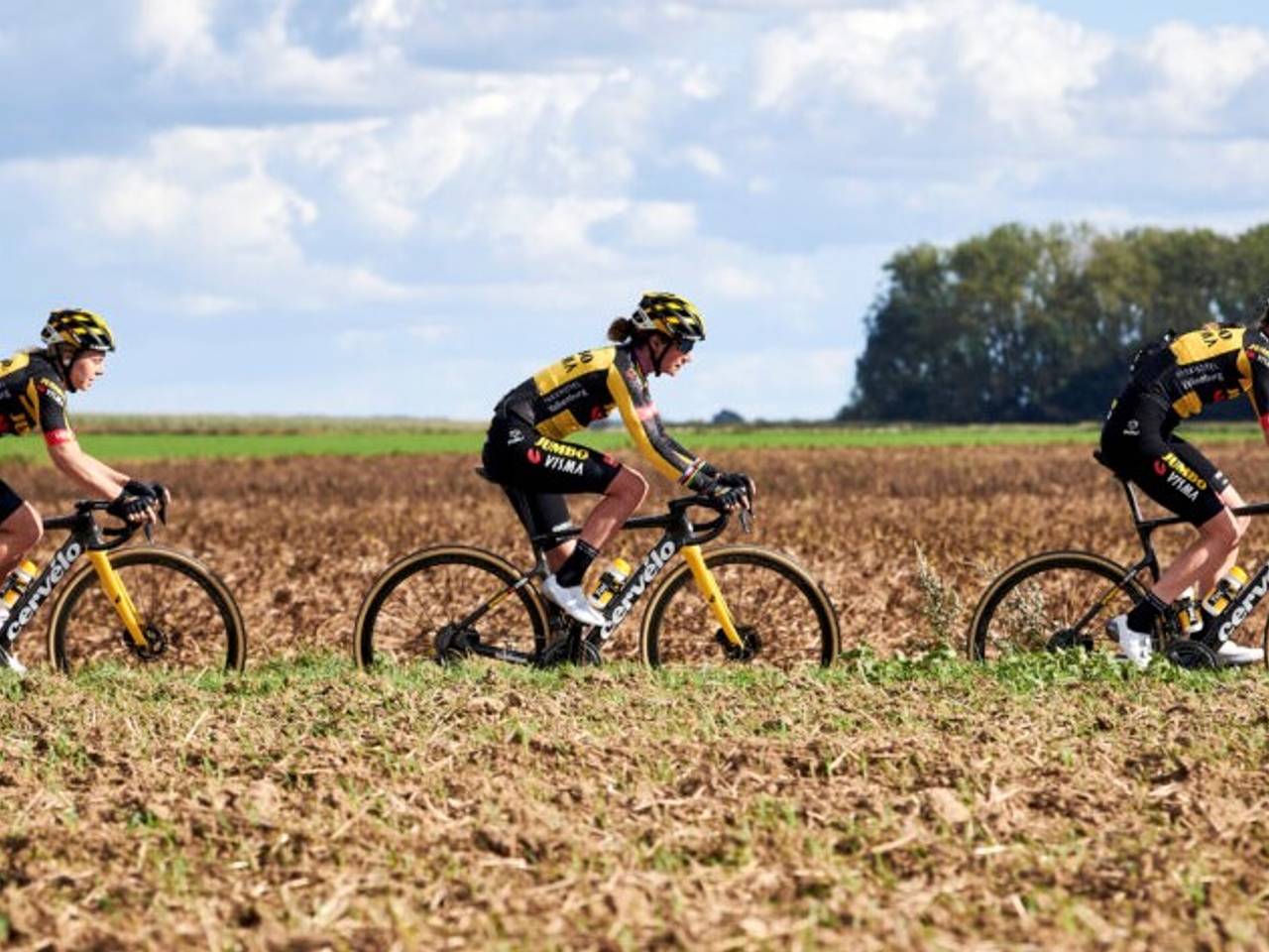 Marianne Vos traint met haar ploeg voor de 'Hel van het Noorden (foto: Jumbo Visma)