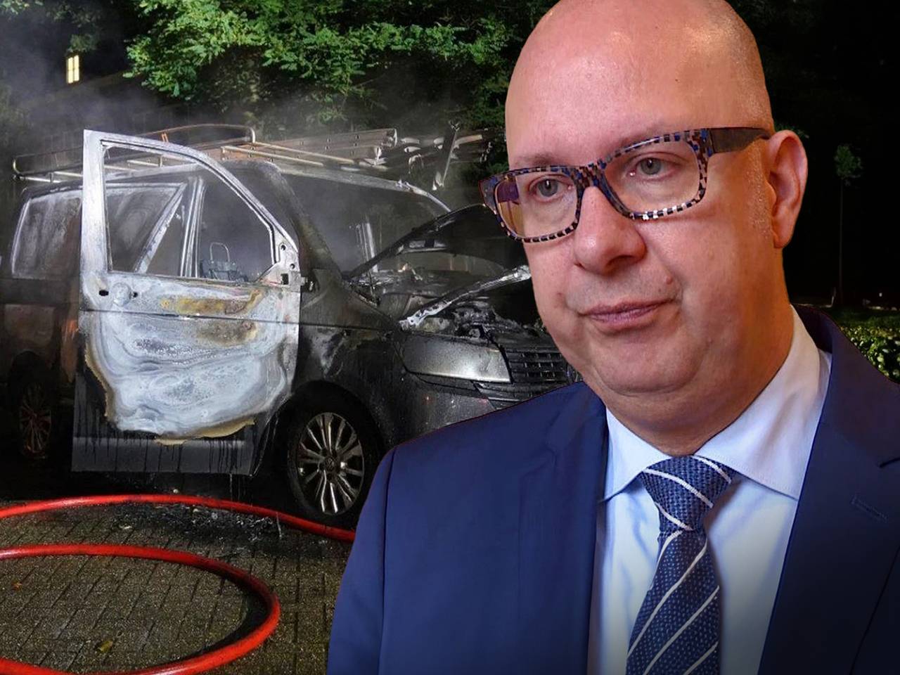 Een beeldbewerking van Jack Mikkers en een uitgebrand bestelbusje