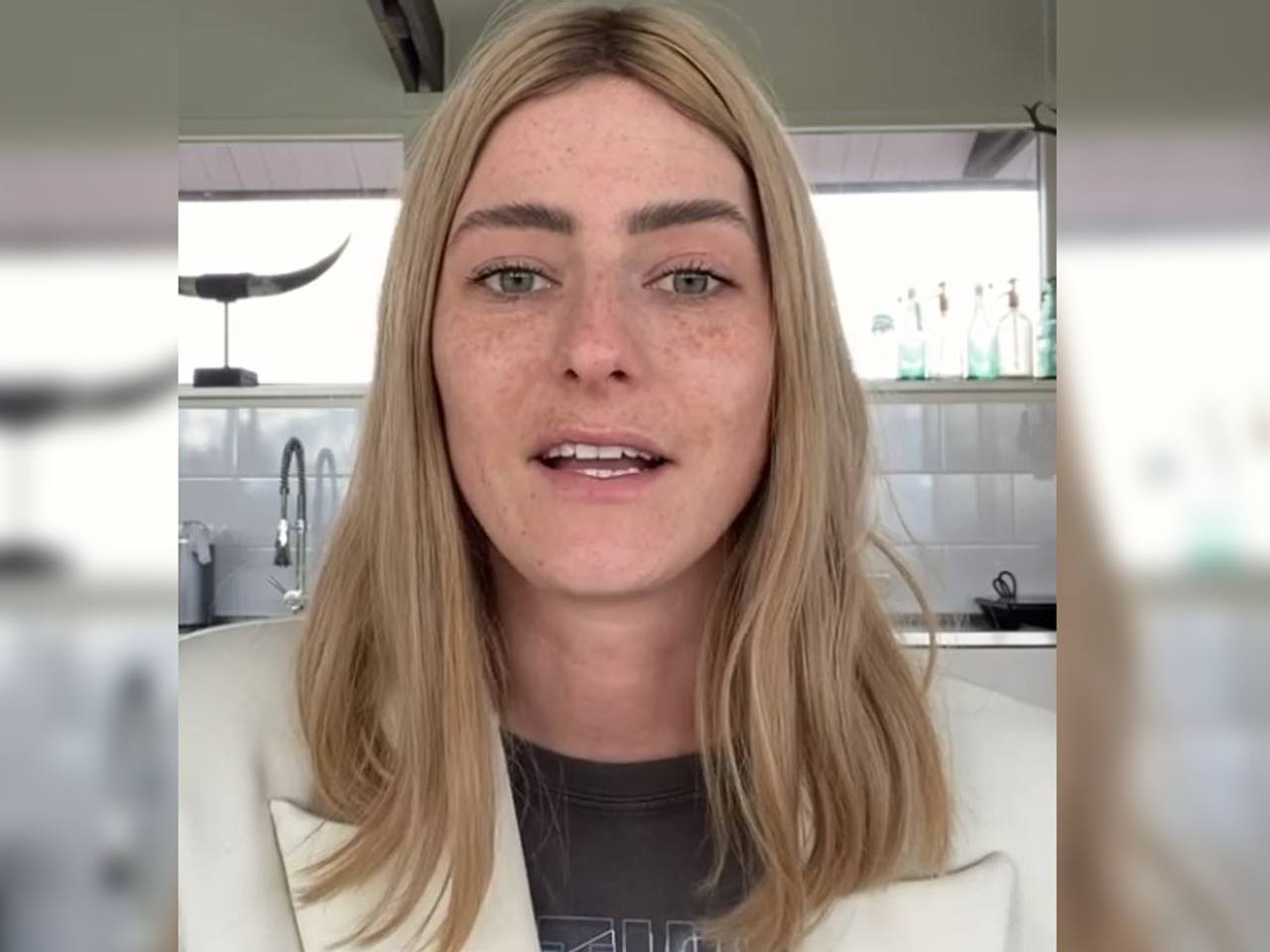 Het lijkt erop dat iemand bewust alle nepafspraken heeft gemaakt, vertelt Esther in een video op Instagram.