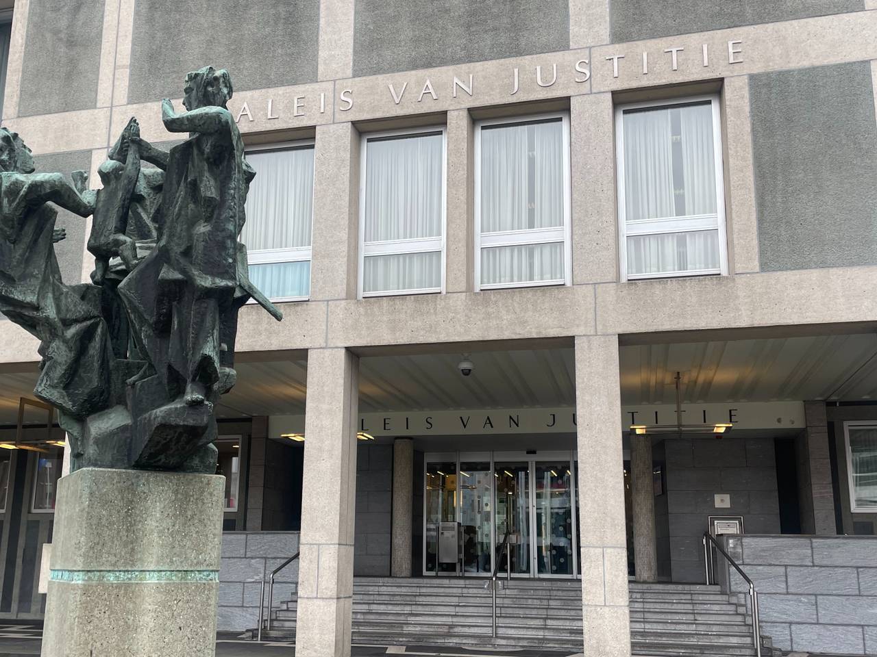 Het Paleis van Justitie in Arnhem waar de zaak dient (foto: Hans Janssen).