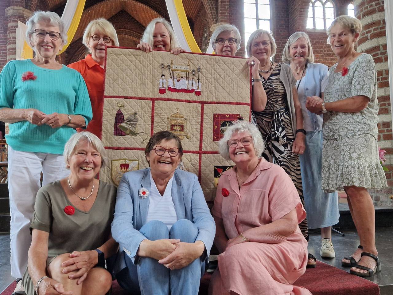 De tien Vaartrozen die jarenlang honderden pakjes hebben vermaakt voor de Boxmeerse Vaart (foto: Tom Berkers).