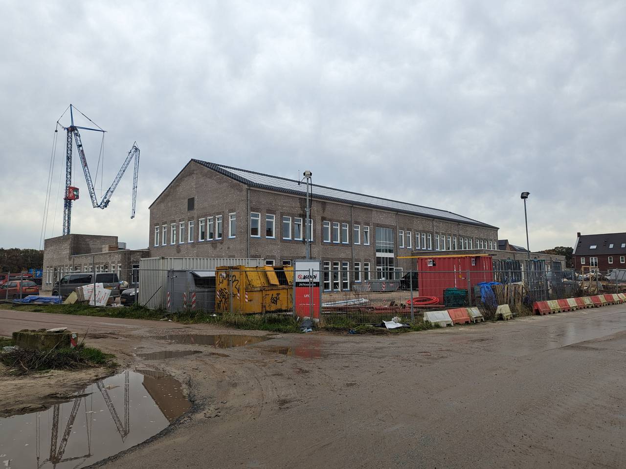 De nieuwe school in aanbouw.