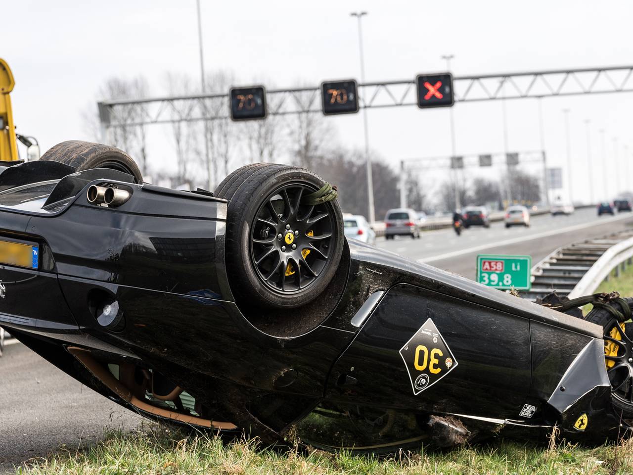 Ferrari vliegt uit bocht op A58 (archieffoto: Jack Brekelmans).