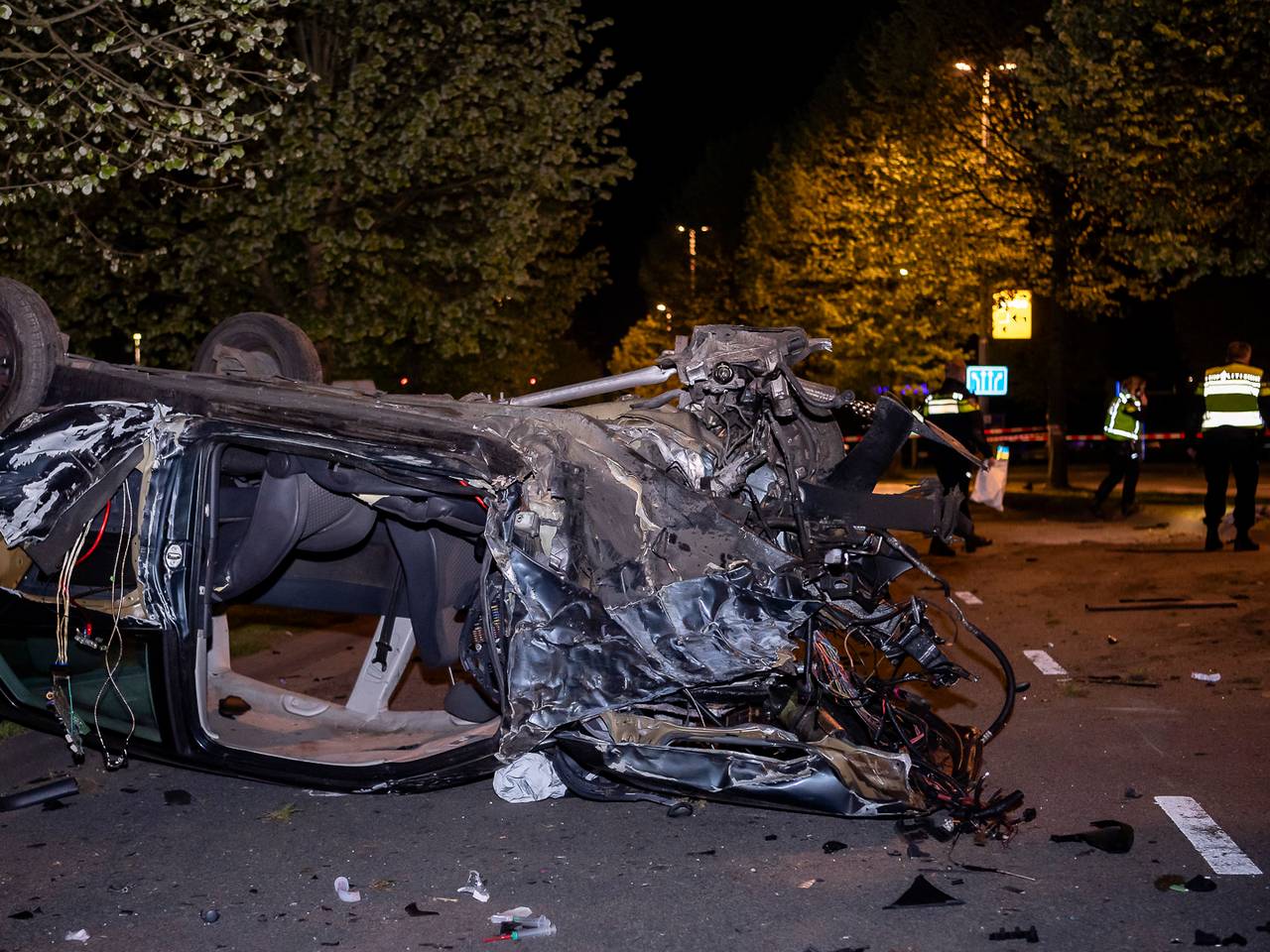 De zwaar beschadigde auto (foto: Jack Brekelmans/SQ Vision).
