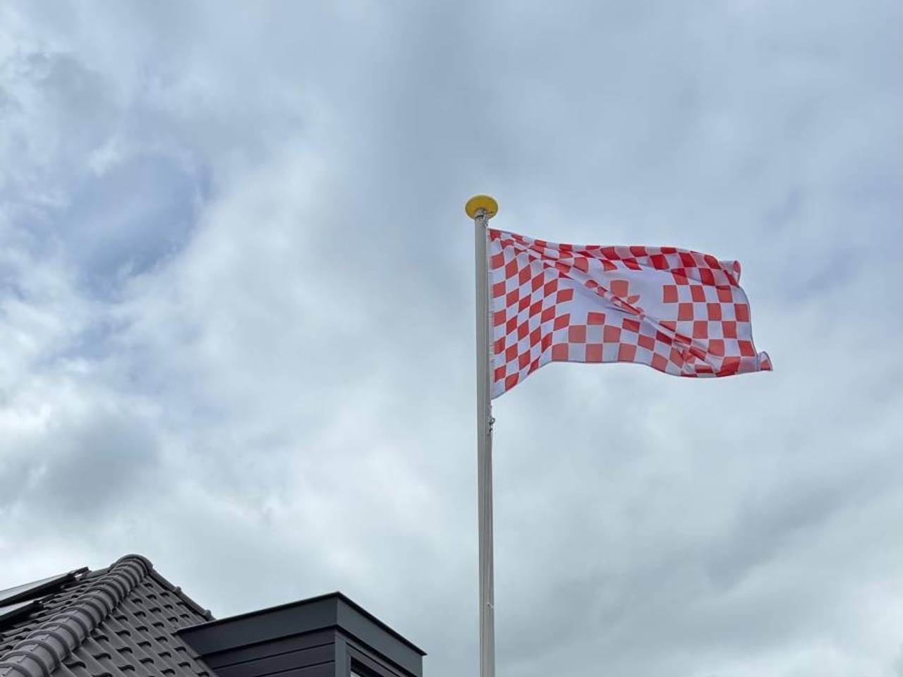 https://api.omroepbrabant.nl/img/f/$width$/$height$/0.54/0.23/cmV2aXNpb25zLzQ5Mjk4NjItMS5qcGc_c2U9MjA0NS0wMS0wMVQxMCUzQTQwJTNBMDBaJnNpZz14eHJsb1d5NjhlSjdvTlVrRmlBUDJxMWdyU1lYSE9tMWw3NWlOenZTWkhZJTNEJnNwPXImc3ByPWh0dHBzJnNyPWImc3Q9MjAyNS0wMS0wMVQxMCUzQTQwJTNBMDBaJnN2PTIwMjYtMDItMDY=