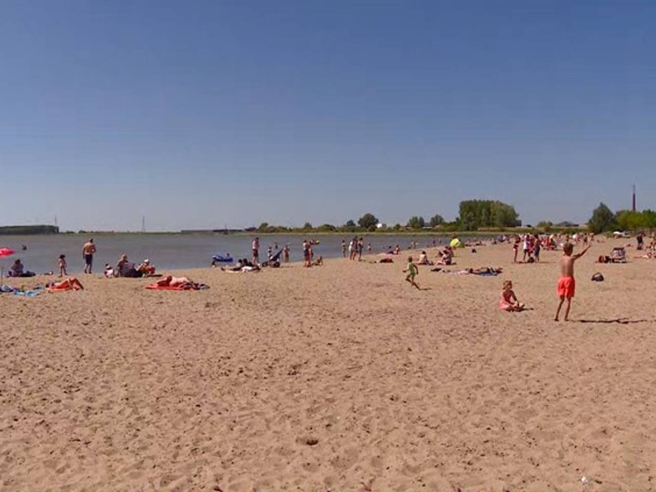 Of dit toch het beeld wordt deze zomer van de Binnenschelde bij Bergen op Zoom? (foto: archief). 