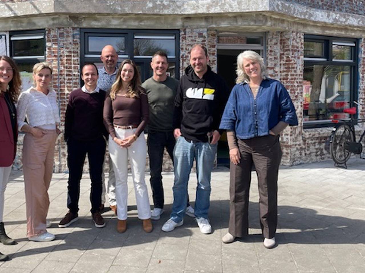 Lodewijk Asscher (tweede van rechts) tijdens zijn eerste bezoek aan Woensel-Zuid (foto: Pact Woensel-Zuid)