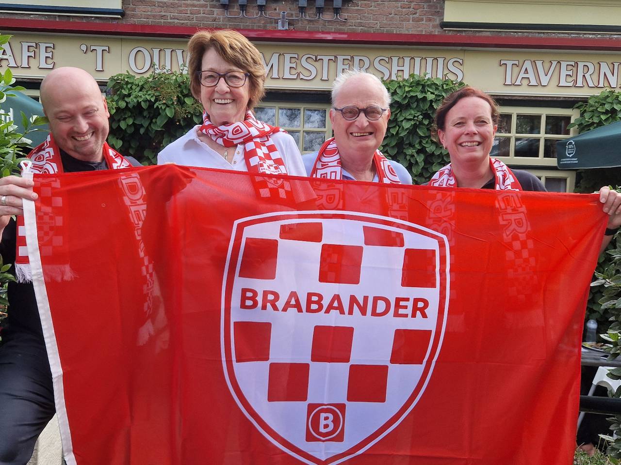 Deze Gelderlanders voelen zich Brabanders: 'Wij zeggen gewoon houdoe' (foto: Tom Berkers).