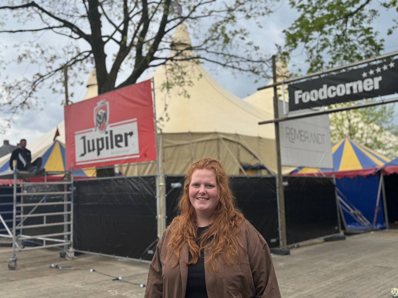 Nina heeft het festival recht voor haar deur (foto: Omroep Brabant).
