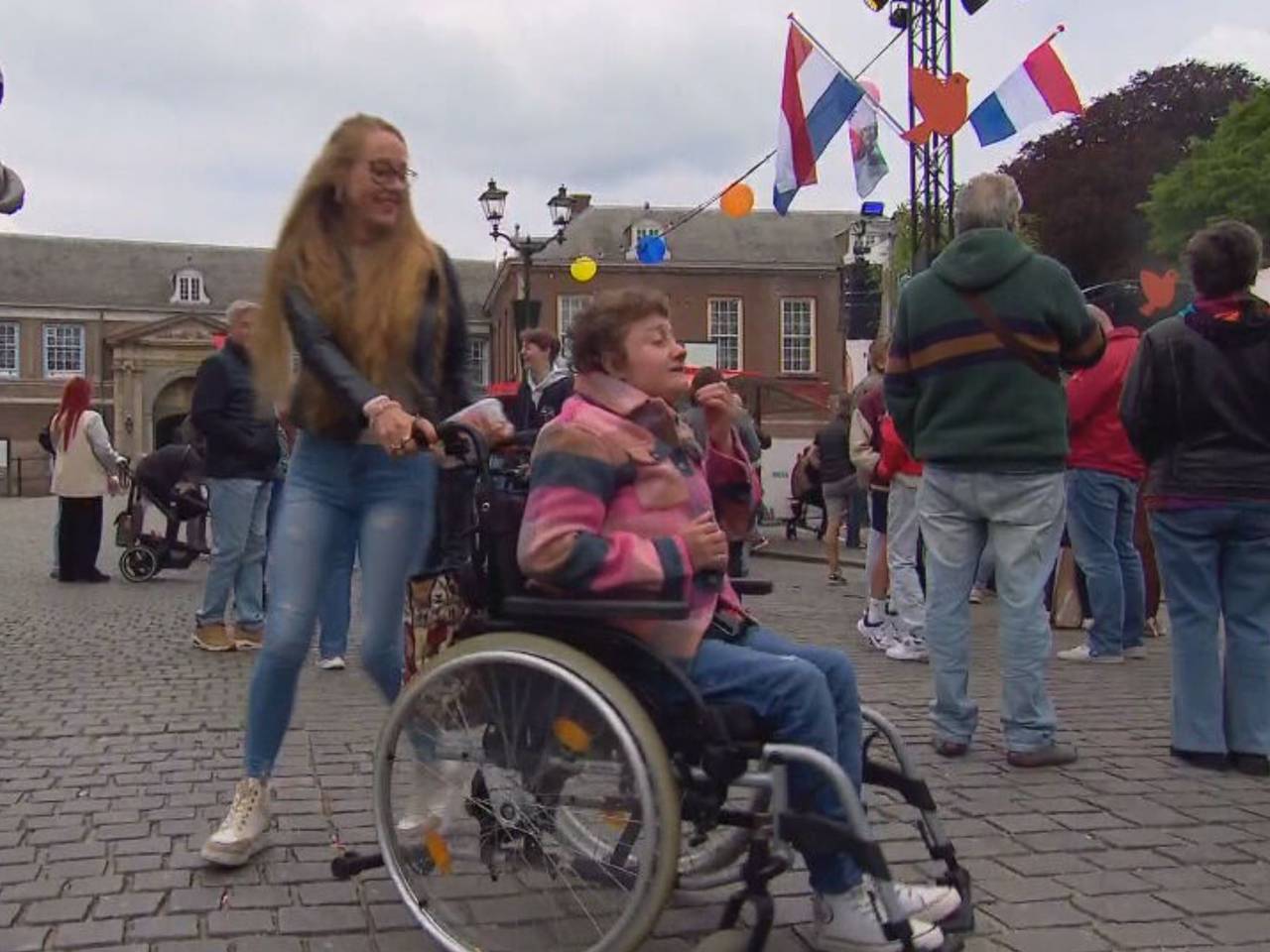 Dansende mensen in Breda (Beeld: Jan Peels).