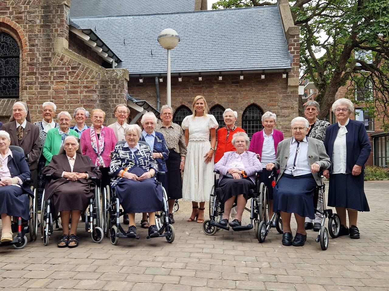 Koningin Máxima prijst zusters: 'Bijzonder dat zij hun plek teruggeven'