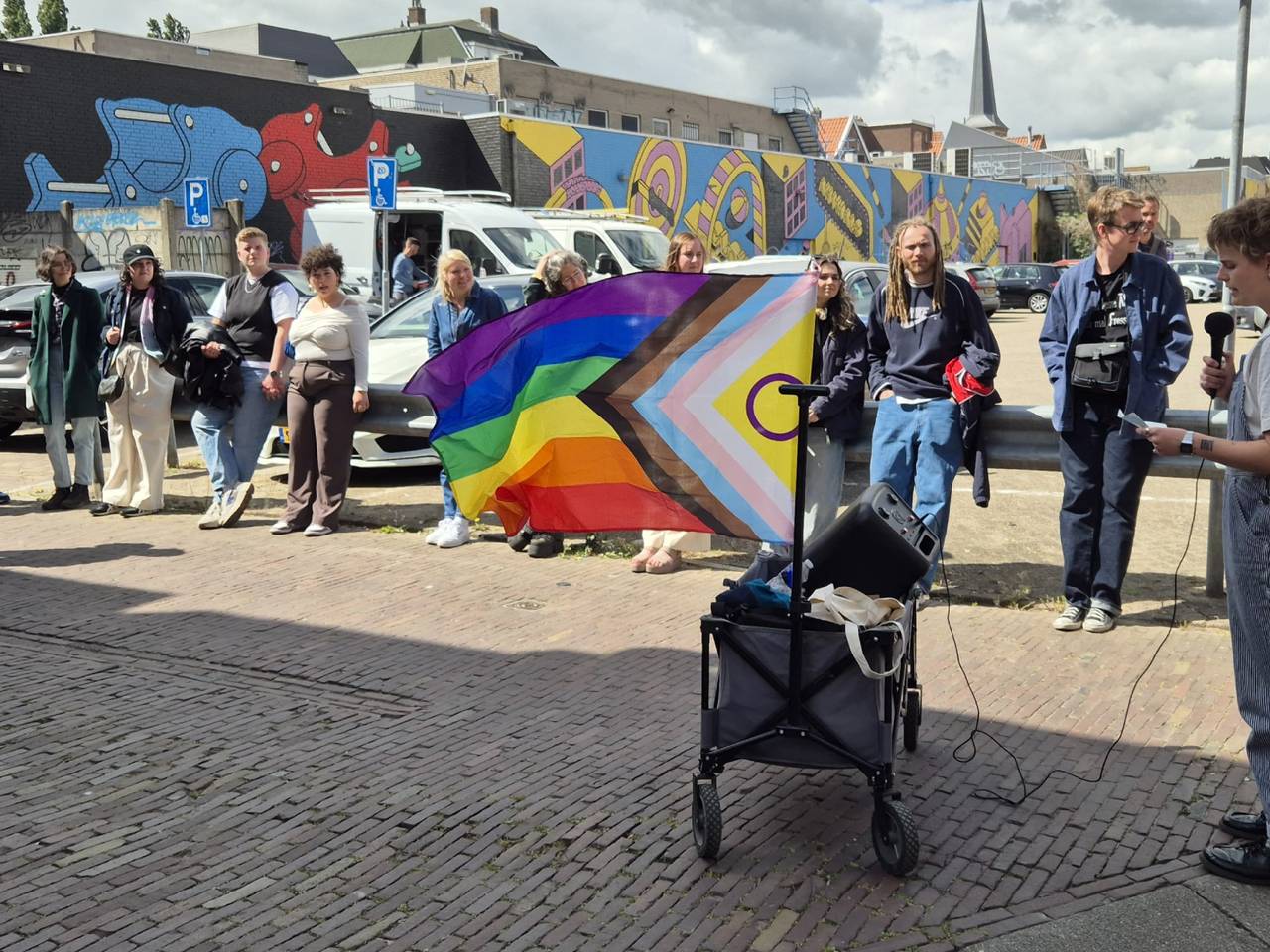 Sinds vrijdag vertelt een queerwandeling door Breda, de LHBTQIA+-geschiedenis van de stad (foto: Niek de Bruijn)
