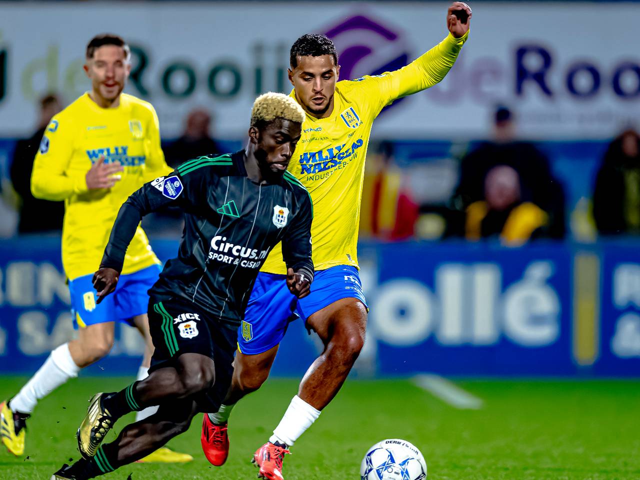 Mohammed Ihattaren (rechts) speelde een goede wedstrijd. (Foto: Eye4images, Marcel van Dorst)