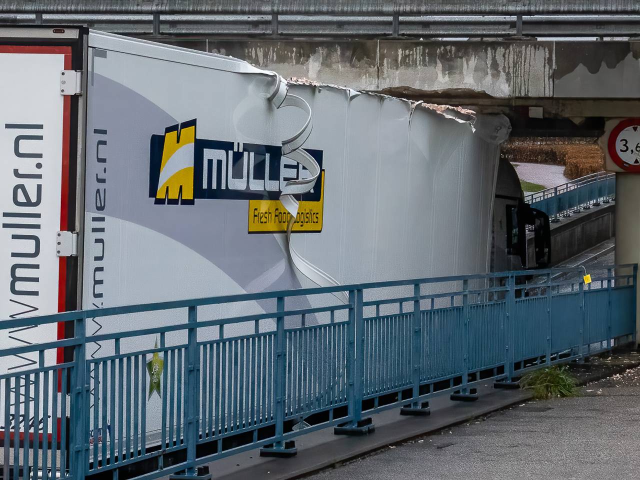 WEB_112_VASTGEREDEN_VRACHTWAGEN.Copy.01.transfer