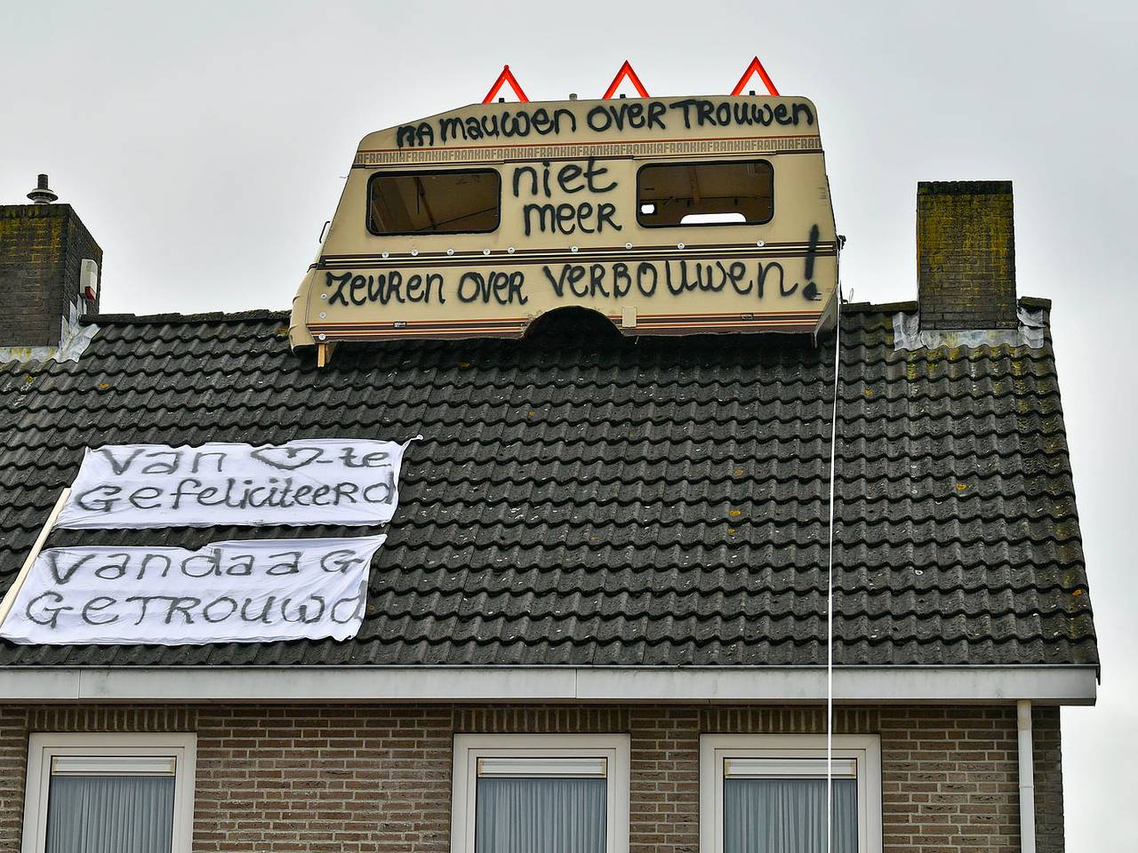 Verrassing voor kersvers bruidspaar: extra woonruimte op het dak