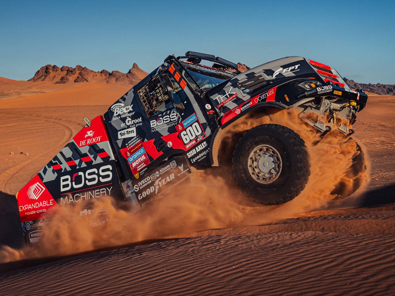 Janus van Kasteren in actie in zijn racetruck (foto: MM Production).