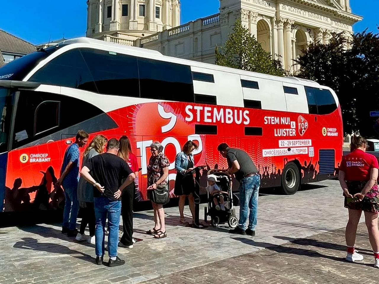 De Top 900 Stembus in Oudenbosch.