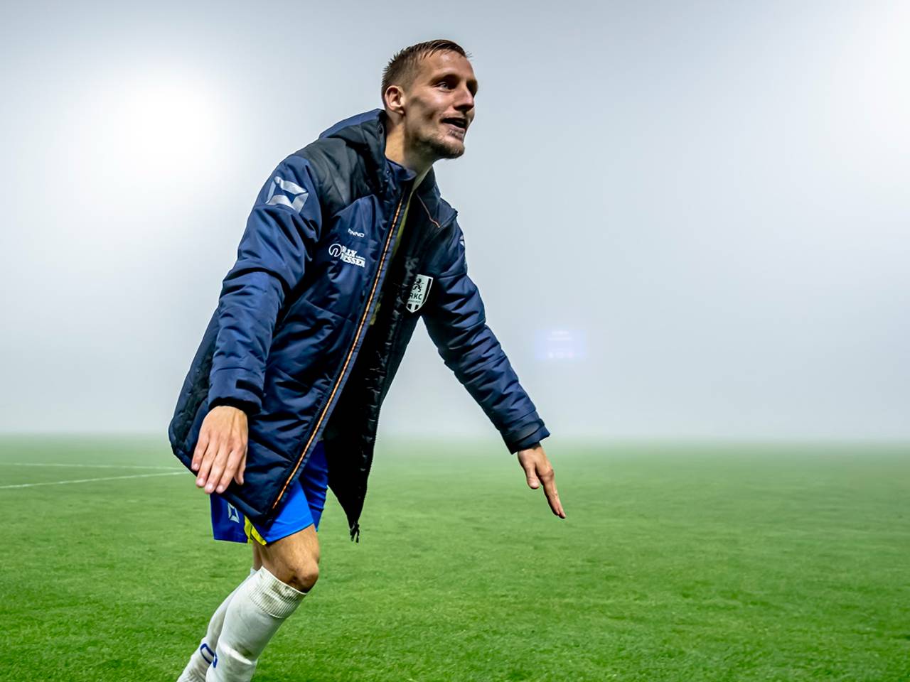 Silvester van der Water viert de zege op Almere City (foto: OrangePictures).