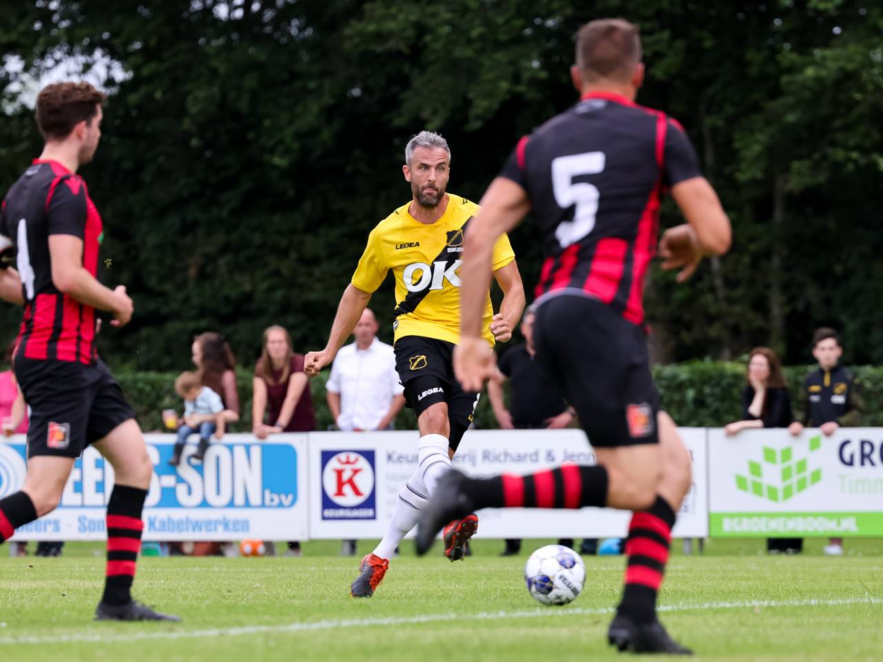 Eduard van Elsacker van vv Zundert over de impact van de coronacrisis.