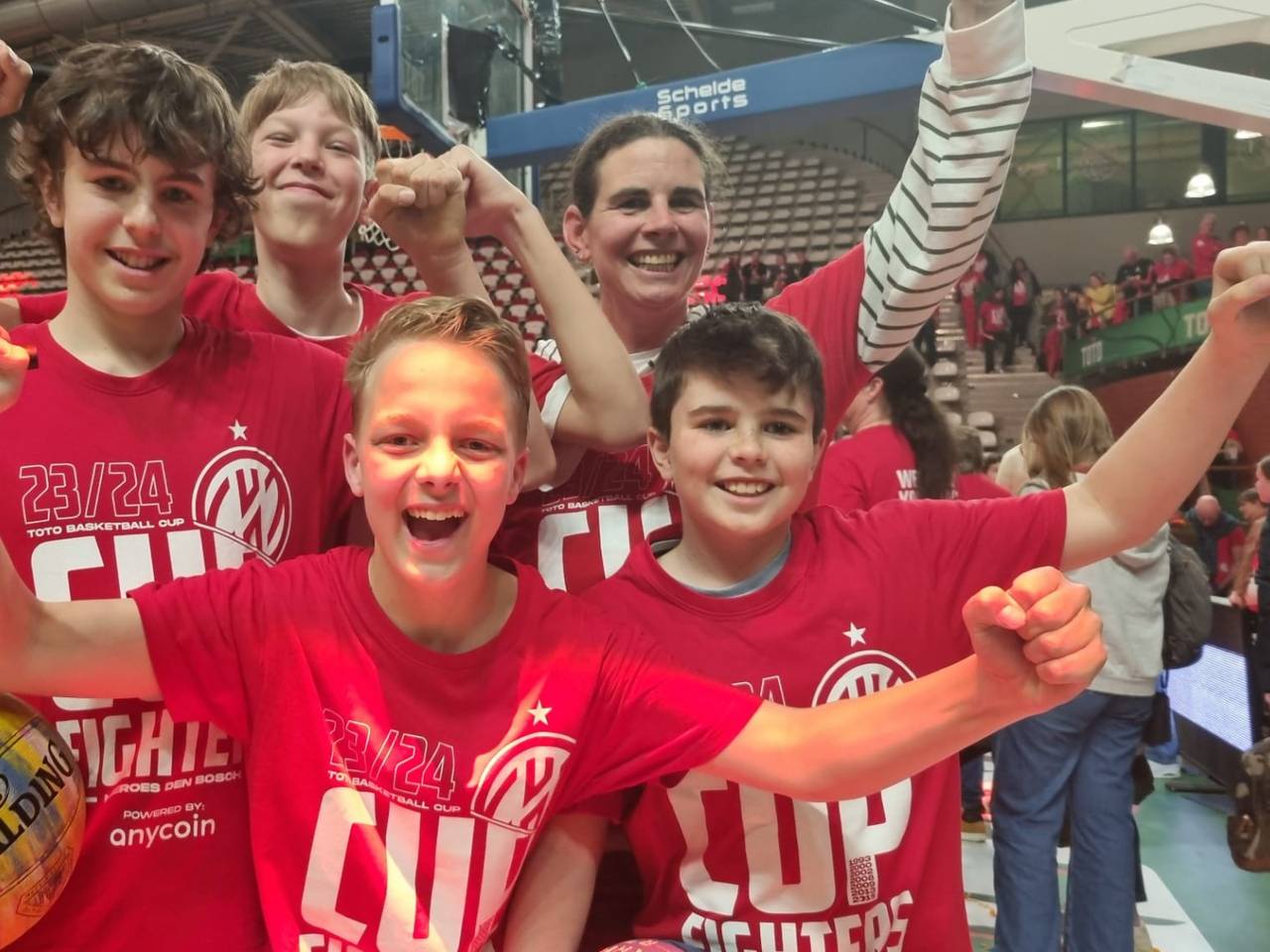 Fans van Heroes Den Bosch (foto: Leon Voskamp).