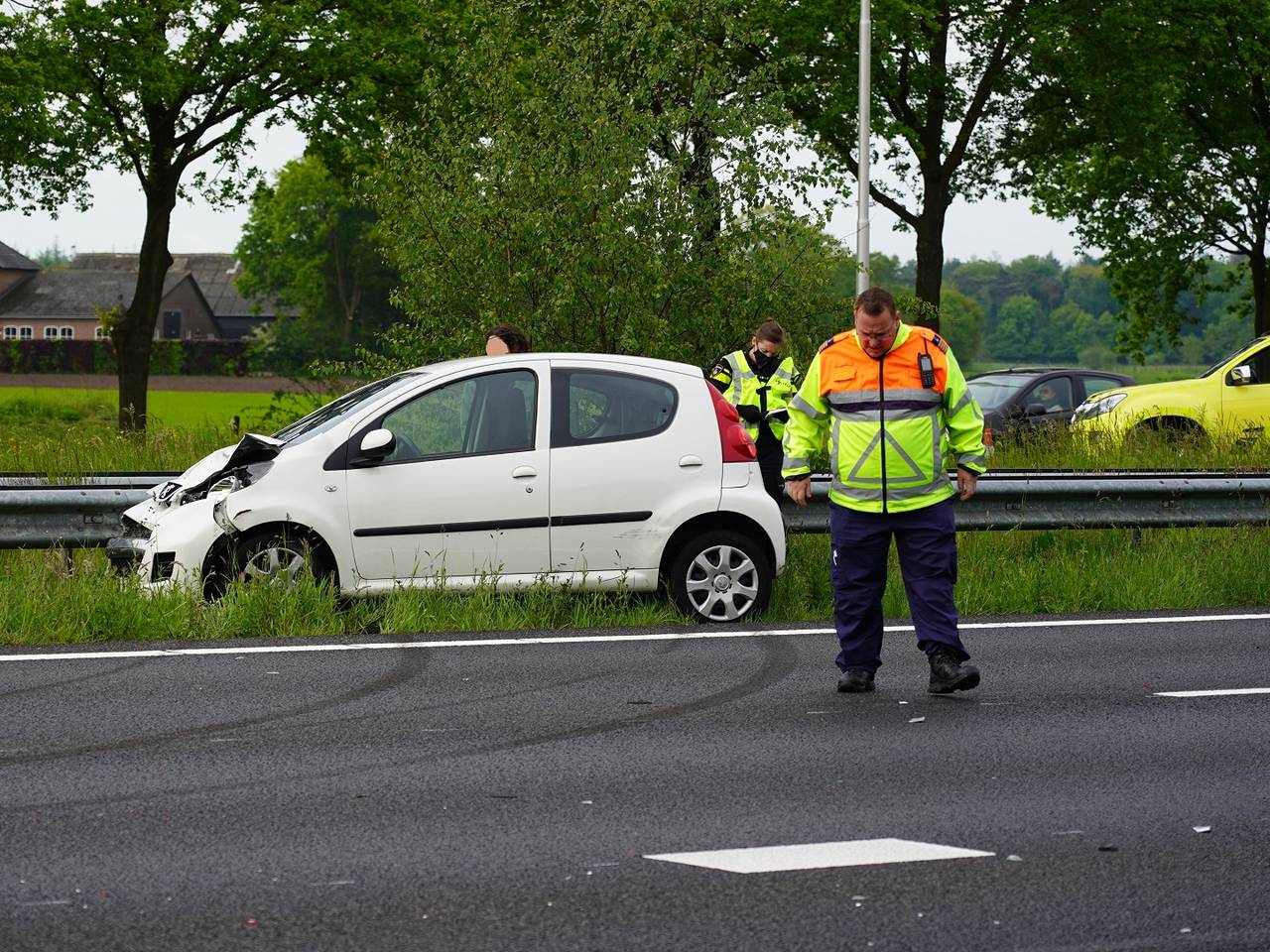 Vanwege het ongeluk op de A58 bij Bavel liep het verkeer op de weg vast foto: Jeroen Stuve/SQ Vision).