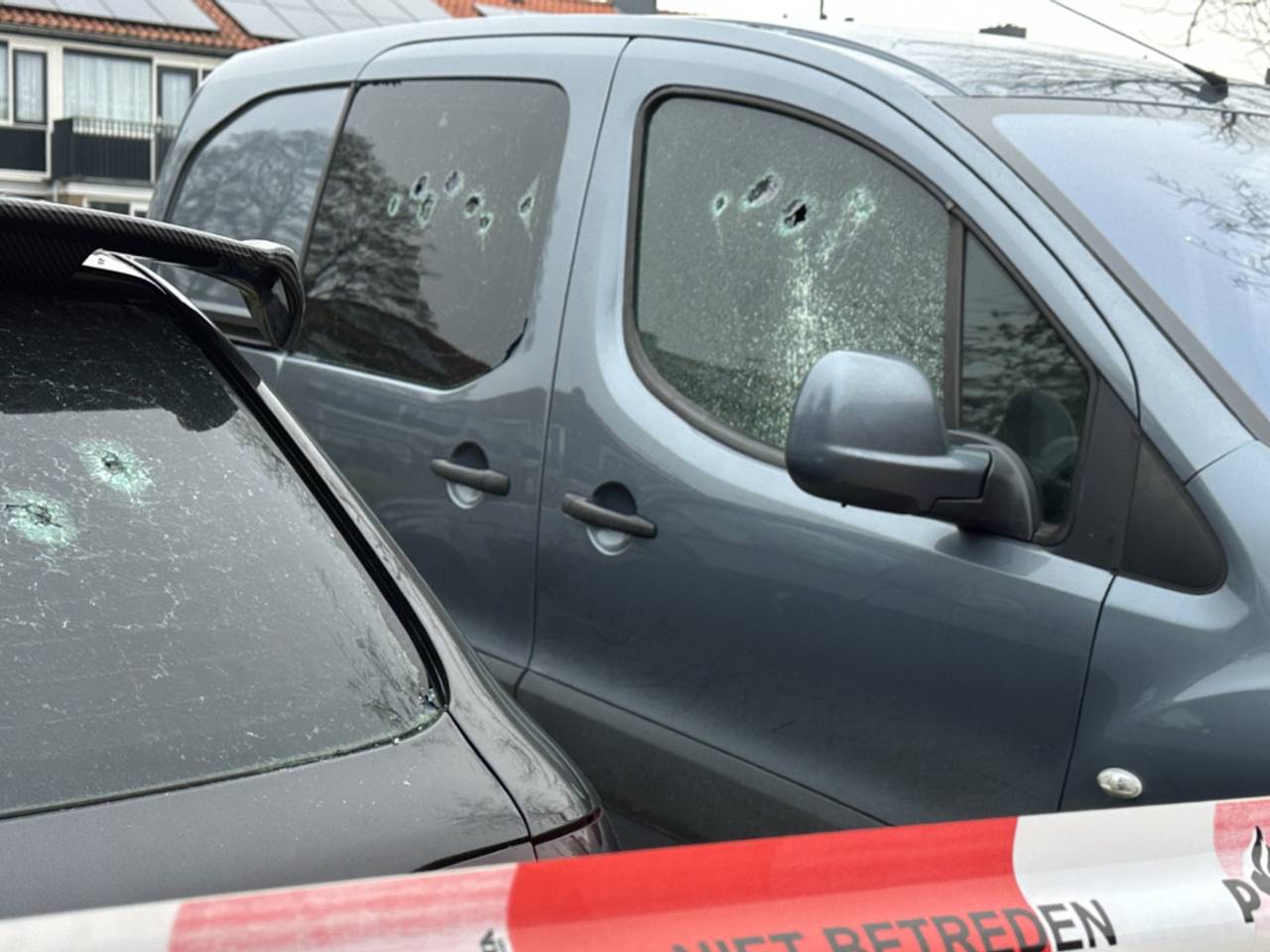 Kogelgaten in twee auto's in Den Bosch, wagens zijn van dezelfde eigenaar