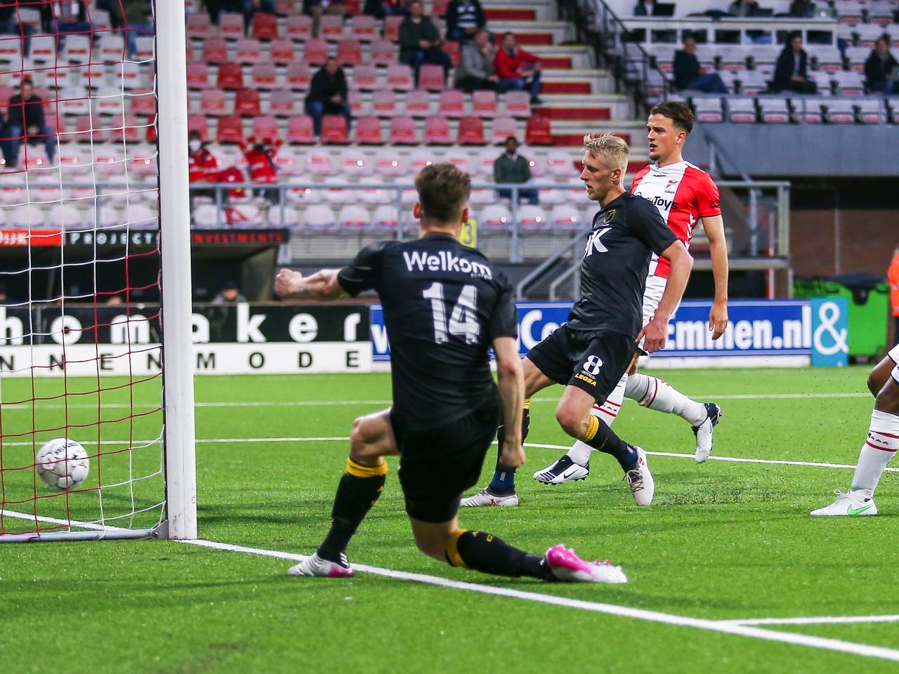 Lex Immer stikt de 0-1 binnen bij FC Emmen-NAC.