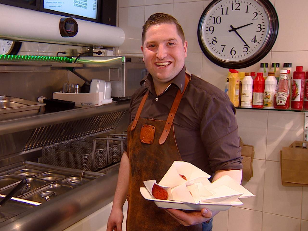 Nick van Waaijenburg met zijn kersenkroketjes.