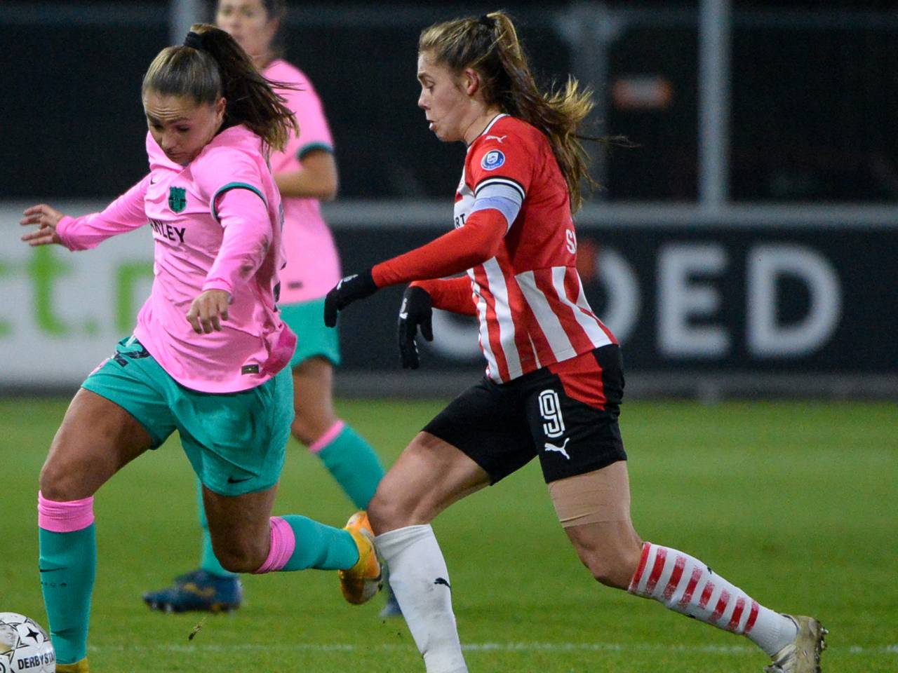 PSV Vrouwen maatje te klein voor FC Barcelona (foto: OrangePictures).