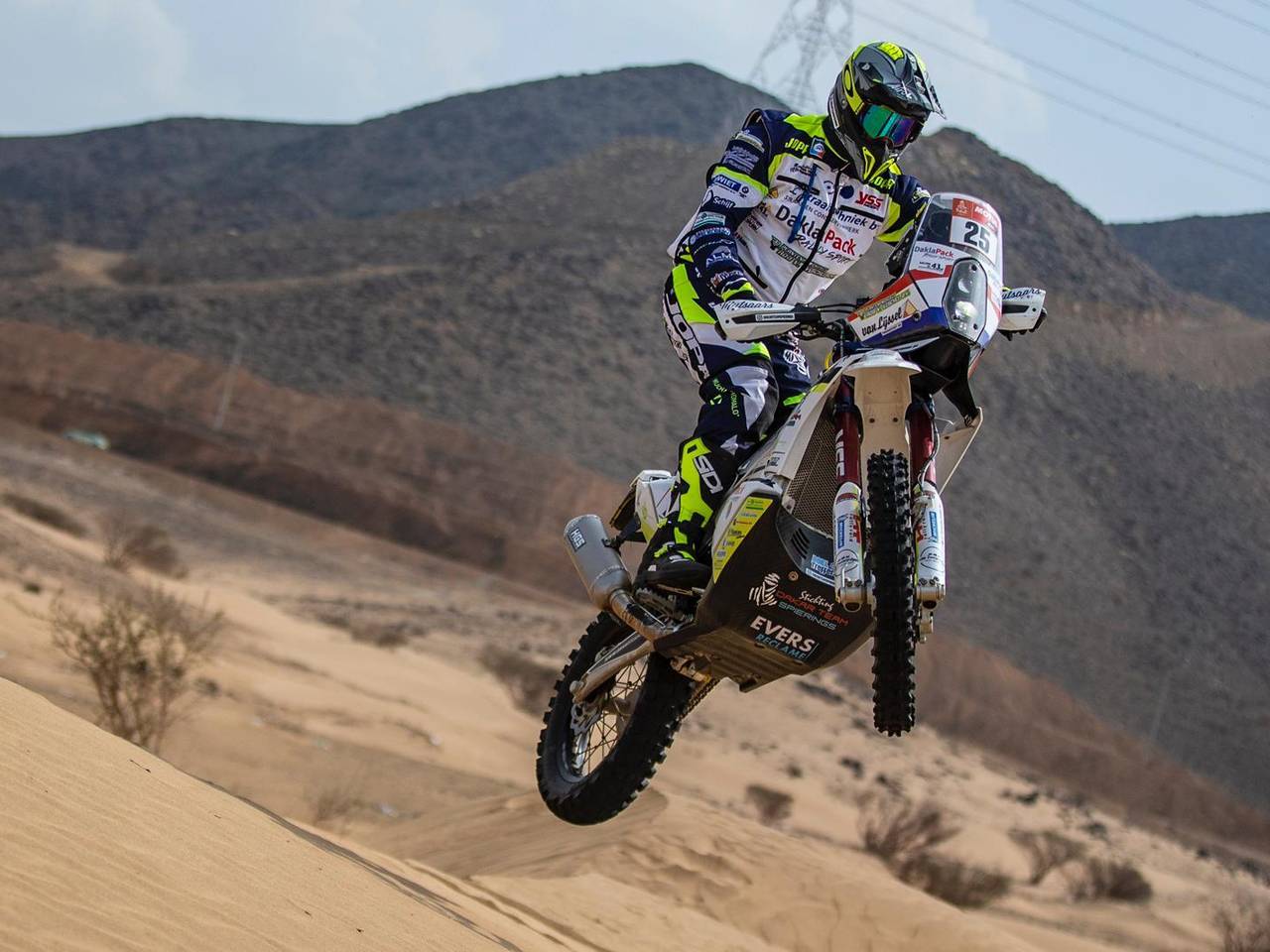 Paul Spierings reed op zijn motor drie keer de Dakar Rally.