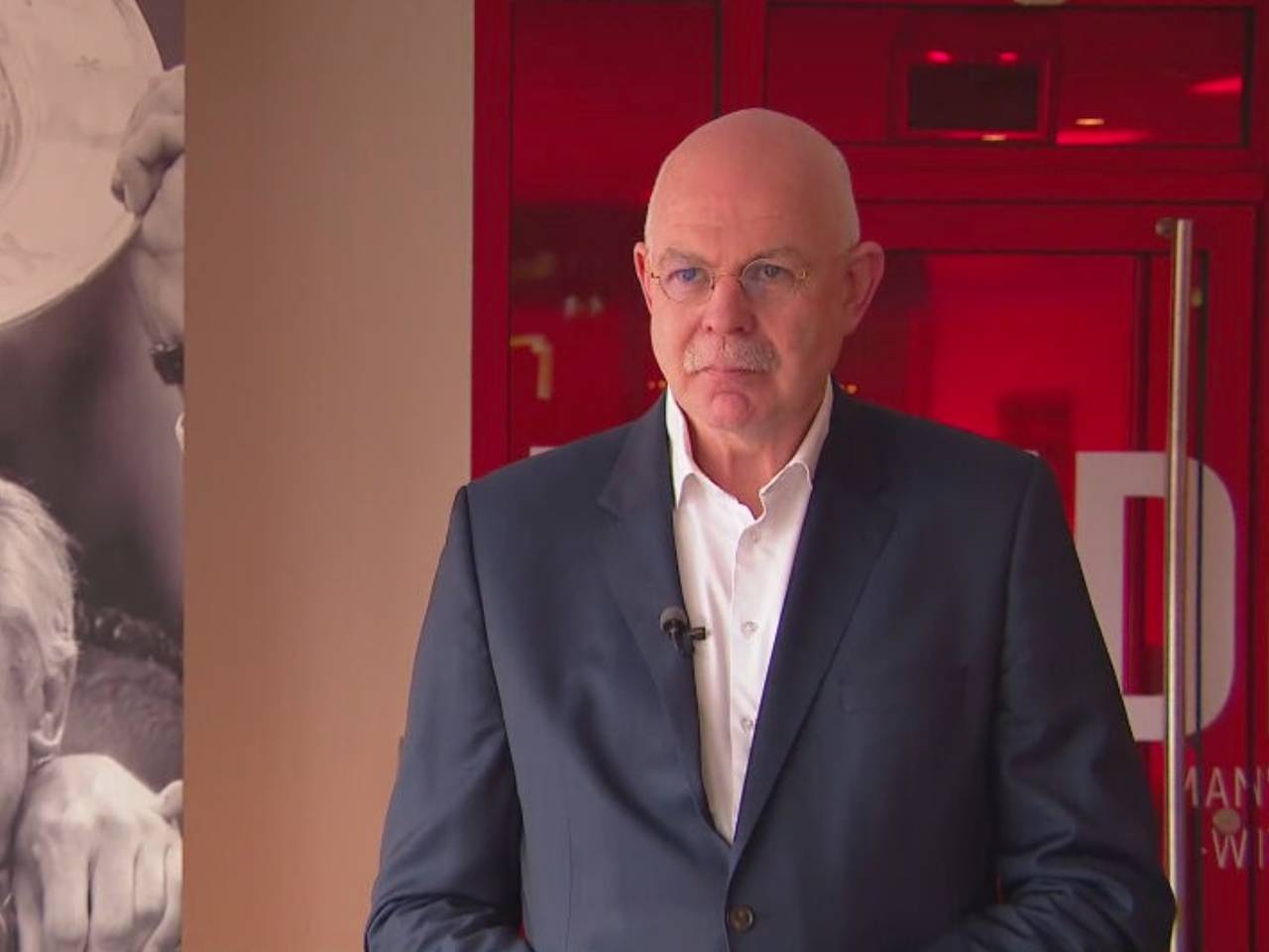 Toon Gerbrands over het overlijden van PSV-legende Willy van der Kuijlen (foto: Omroep Brabant)