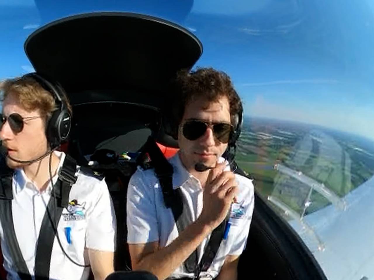 Pim en Olivier vliegen het land door voor het goede doel (privéfoto).