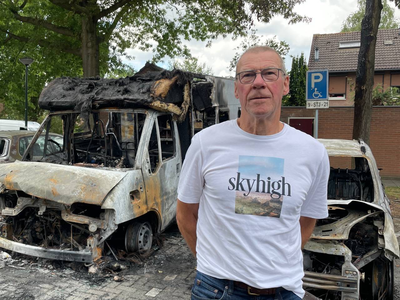 Droom van Frans gaat in vlammen op: 'Camper door brand verwoest'