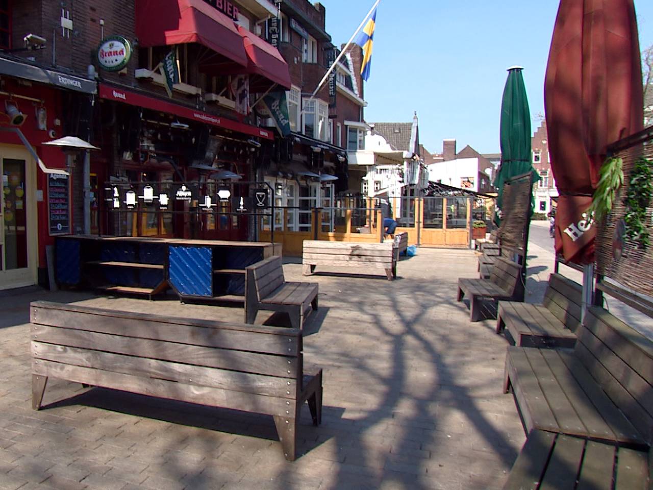 Het Piusplein in Tilburg is leeg.