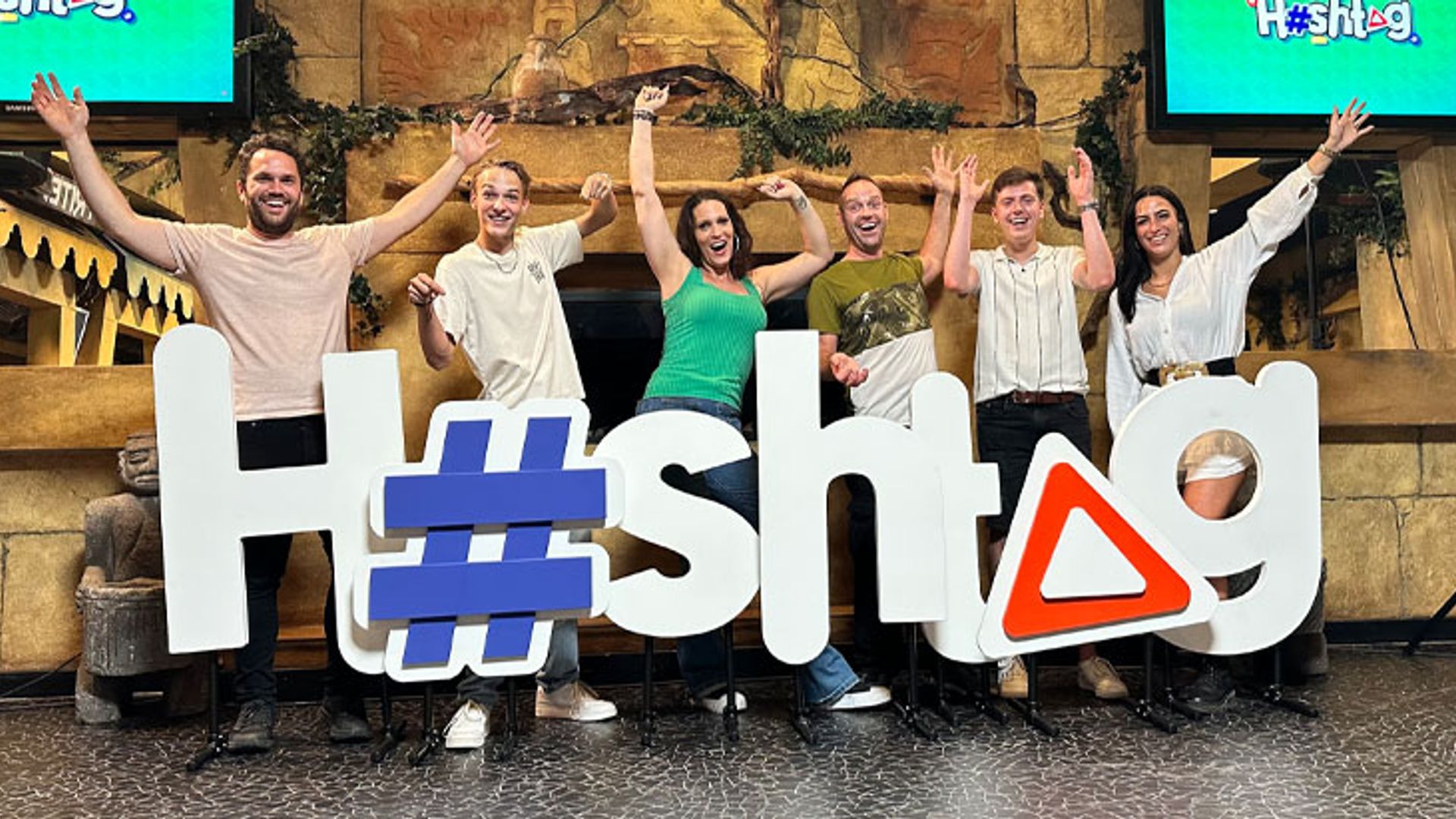 In Hashtag strijden zes beginnende Content Creators om likes, views, hartjes en punten.