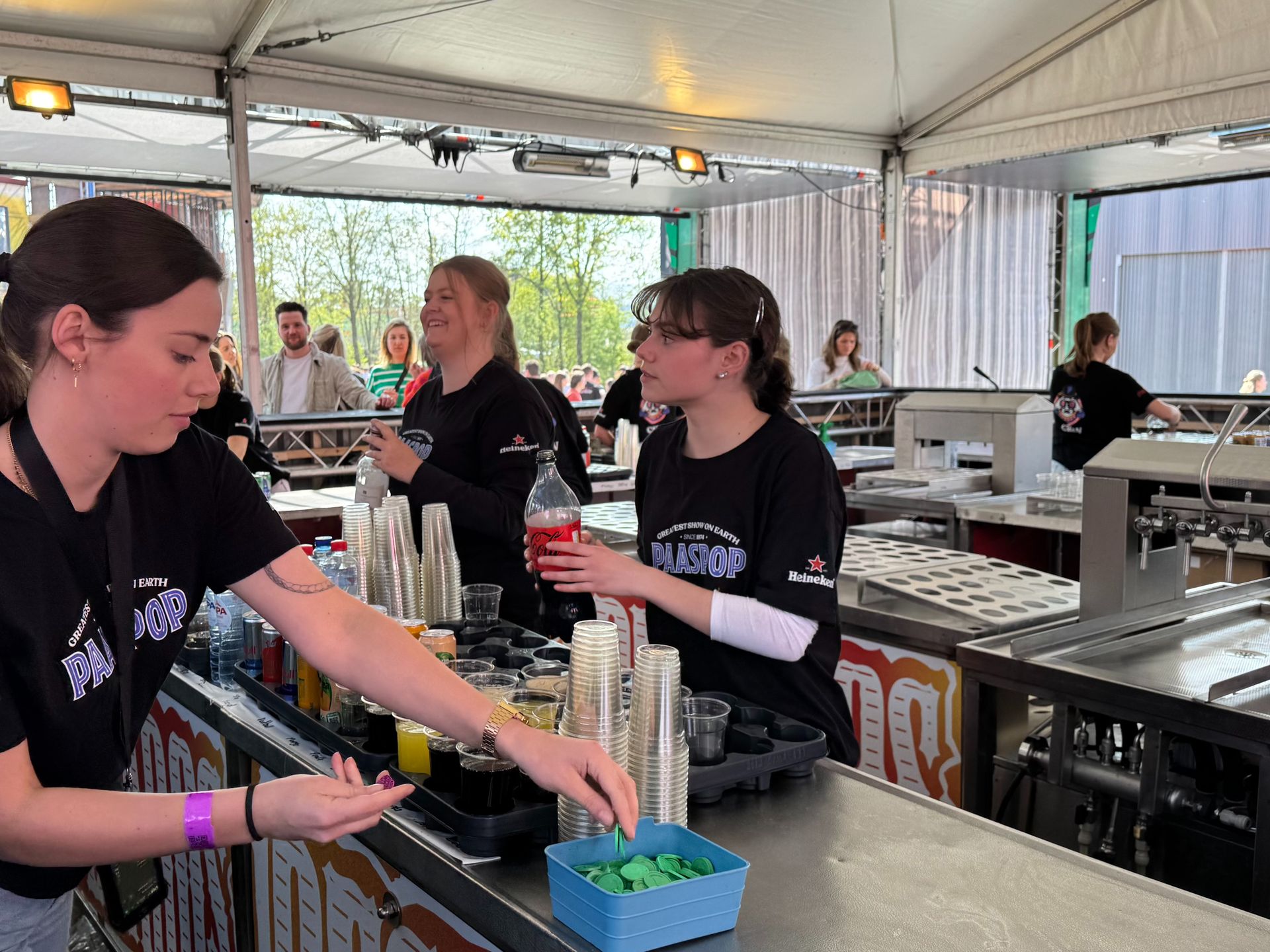 Nelle and Hannah enjoying Paaspop