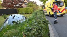 Auto in sloot in Hoeven