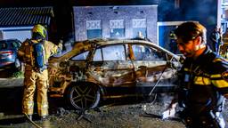 Brand verwoest auto in Oss