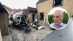 Het busje is verwoest en de oprit een grote ravage (foto: Omroep Brabant),