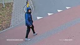 De politie is op zoek naar een man die op 1 maart op klaarlichte dag een man van 67 in Tilburg een gebroken kaak heeft geslagen. Dat gebeurde tussen halfdrie en drie uur 's middags op het kruispunt van de Reeshofdijk en de Zwartvenseweg. De verdachte had
