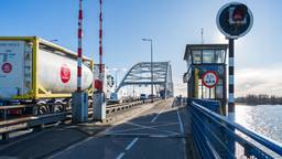 Merwedebrug moet 113-borden krijgen: 'Suïcide raakt onze gemeenschap diep'
