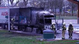 Hulpdiensten rukten massaal uit bij de brand (foto: Gabor Heeres/SQ Vision Mediaprodukties).
