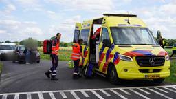 Wielrenner zwaargewond na botsing met bestelbusje, traumaheli opgeroepen