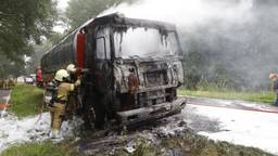 Vrachtwagen vat vlam bij Sint Anthonis: N272 nog uren afgesloten