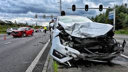 Ravage en vier gewonden na botsing tussen twee auto's op provinciale weg